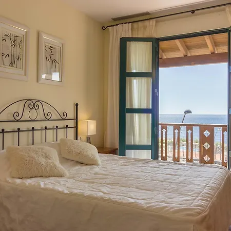 Okeanos Villa front line San Blas